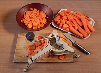 Preparing and slicing carrots — illustrative photo