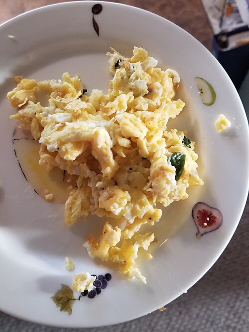 Scrambled eggs with basil — illustrative photo